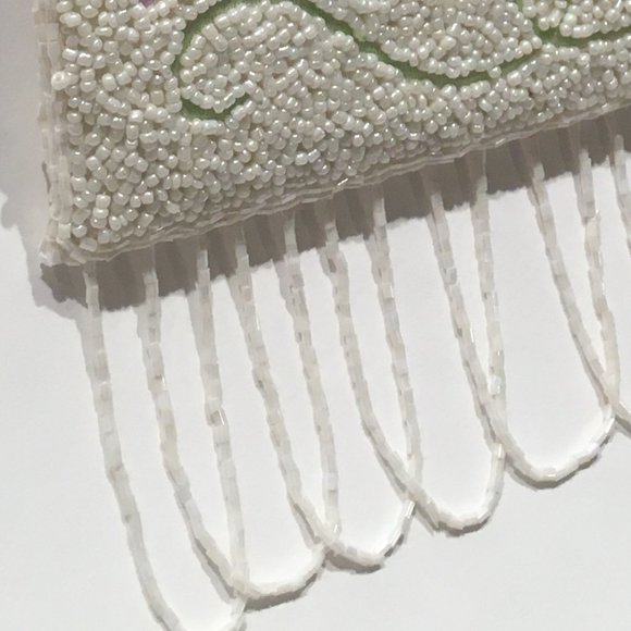 WHITE BEADED PURSE WITH RED ROSES - Picture 9 of 15